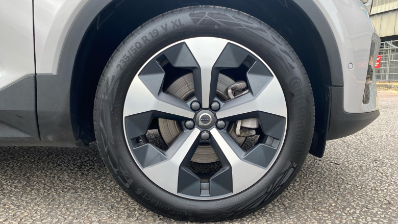 Volvo XC40 2.0 B4P Plus Dark 5dr Auto Petrol Estate